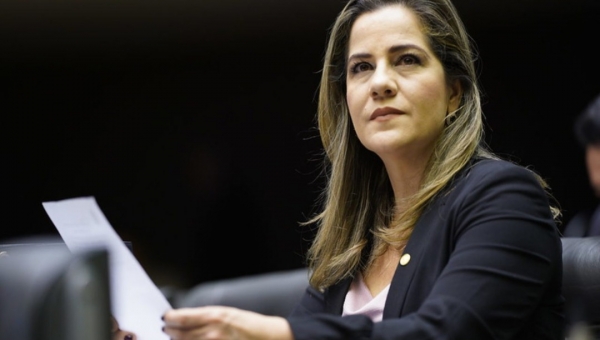 Ministério da Saúde paga emenda de Mara Rocha, no valor de R$ 1,4 milhões, para que a Sesacre adquira equipamentos para a Nefrologia 